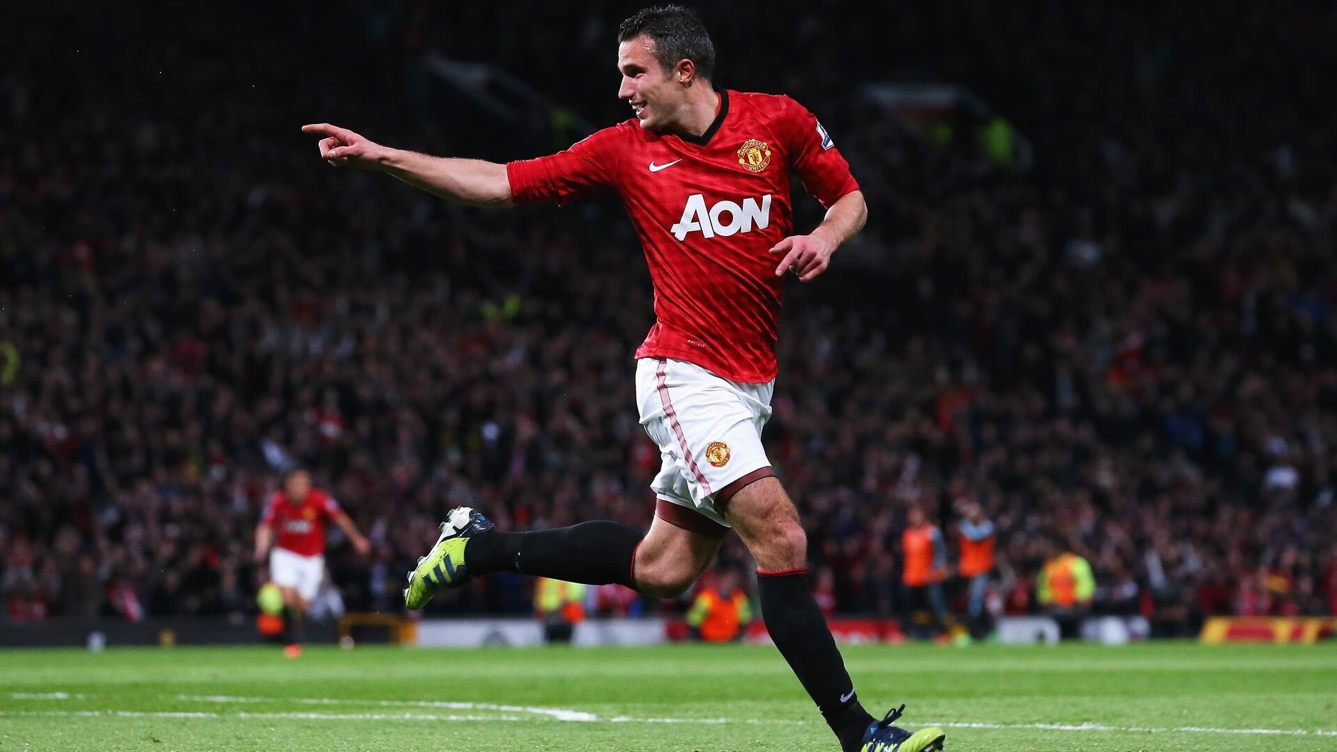 水晶宫客场战平，表现稳定，球队展现实力，水晶宫干嘛的